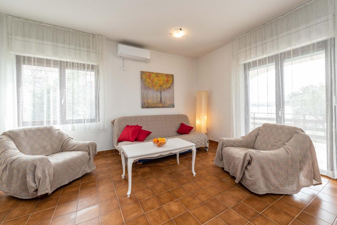 Beachfront apartment Lostura Turanj Extérieur photo