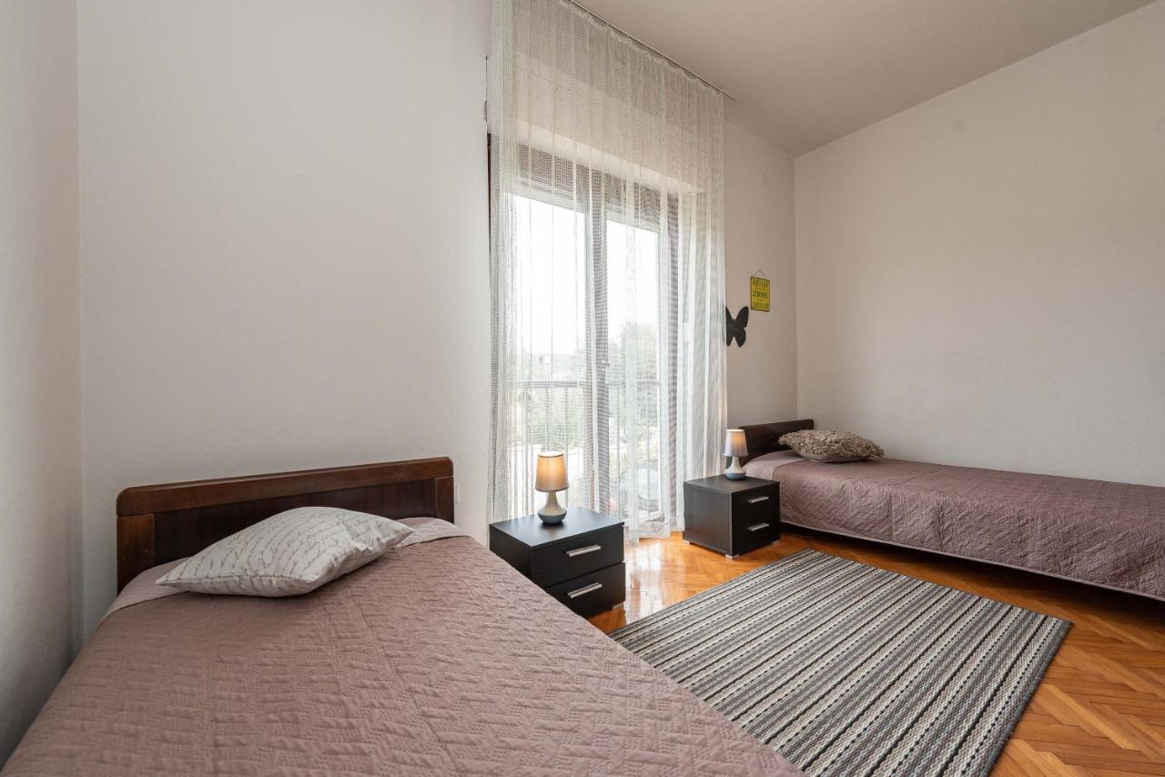Beachfront apartment Lostura Turanj Extérieur photo